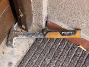 Jízda dvaačtyřicetiletého zloděje skončila poměrně rychle. Kradl v novostavbě i restauraci