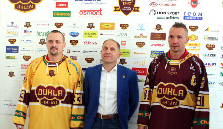 Dukla převedla dresy na novou sezónu. Vstoupí do ní zítra domácím zápasem s Prostějovem