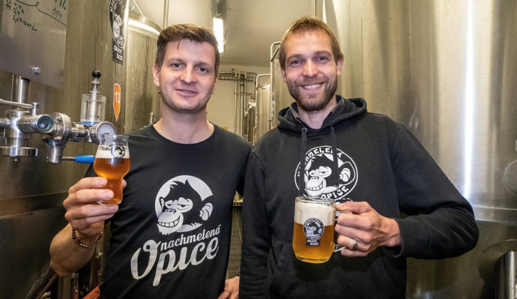 Náš název je velká přednost, říká sládek pivovaru Nachmelená opice Michal Kuřec