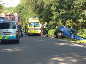 Záchranáře zaměstnala nehoda osobáku s motorkou. Vrtulník dopravil řidiče do brněnského traumacentra