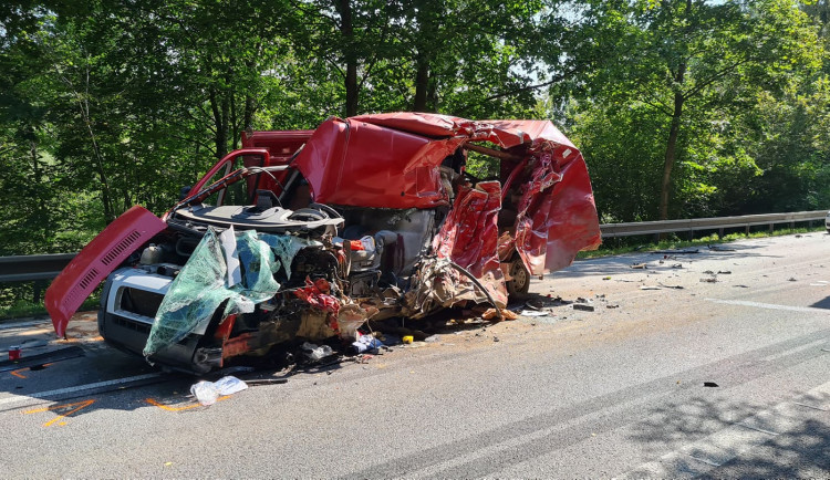 AKTUÁLNĚ: Silnice I/38 je neprůjezdná kvůli vážné nehodě u Rančířova. Doprava se odklání na Brtnici