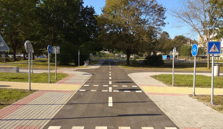 FOTO, VIDEO: Dneska se otevírá zrekonstruované dopravní hřiště, stavba za 25 milionů trvala rok