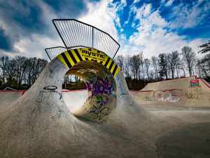 Skatepark a pumptrack u Českého mlýna budou osvětleny. V Brtnické ulici přibude chodník