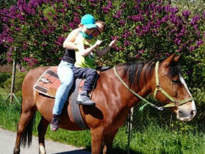 Lukáš z Jihlavy bojuje s mozkovou obrnou. On je má škola života, říká maminka Katka