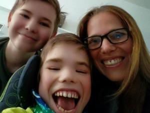 Lukáš z Jihlavy bojuje s mozkovou obrnou. On je má škola života, říká maminka Katka