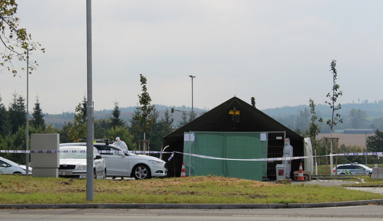 Drive-in volby na jihlavském P+R parkovišti