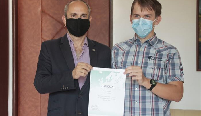 (zleva) Ředitel Gymnázia Jihlava Pavel Suk a Martin Schmied