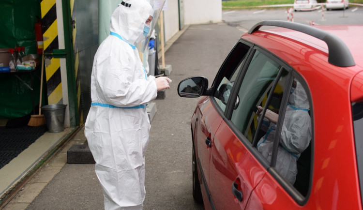 Na drive-in volebních místech v kraji odevzdalo hlas ve 2. kole senátních voleb 50 voličů