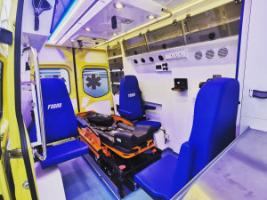 Krajští záchranáři mají novou XXL sanitku. Převeze pacienty s váhou přes 200 kilo