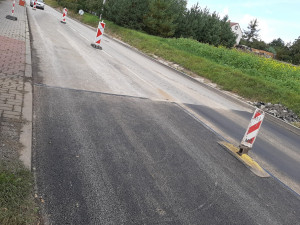 FOTO: Oprava úseku na silnici I/23 spěje do finále. V neděli večer bude hotovo