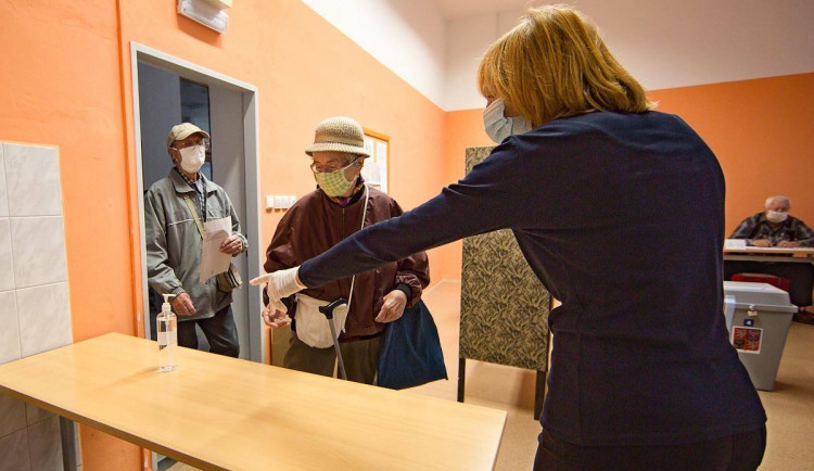 SENÁTNÍ VOLBY 2020: Na Žďársku zvítězil Josef Klement, na Pelhřimovsku je to vyrovnané