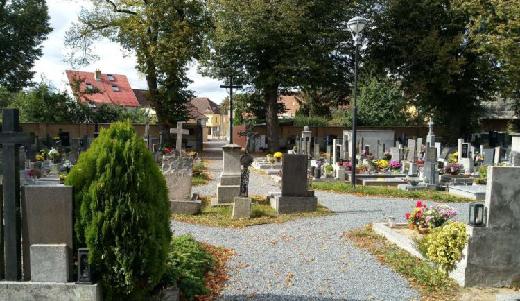 Vadí vám nepořádek v okolí? Řekněte starostovi, kameru lze vyhrát zdarma 