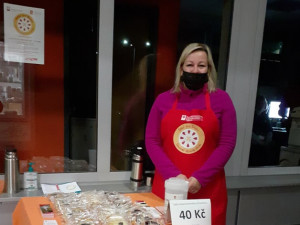 Lidé v Jihlavě koupili koláče za 96 tisíc korun. Peníze poputují na hospicové služby