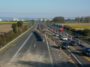 Pozitivní vliv koronaviru: Automobilový provoz opět slábne, zatím asi o třetinu