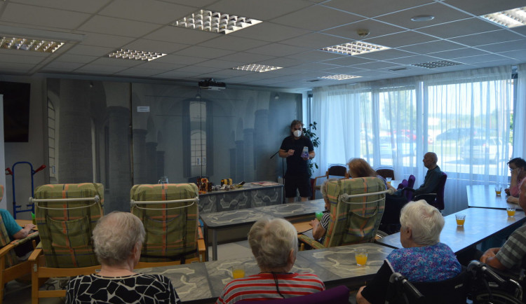 Velkomeziříčský domov pro seniory potřebuje lidi na výpomoc. Mezi obyvateli tolik nakažených není