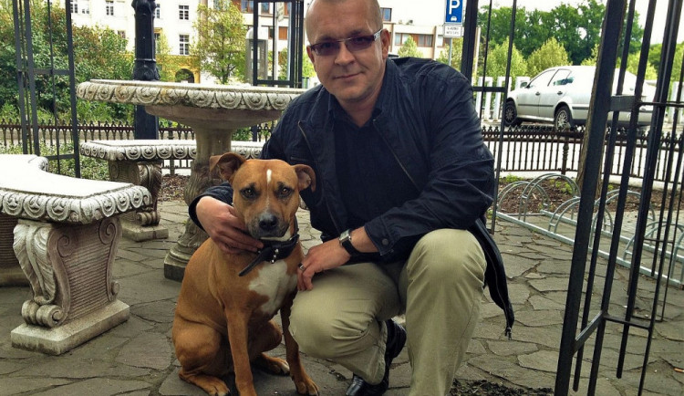 Škárka za výroky o nevyvinutých zrůdách končí na pozici vychovatele ve věznici