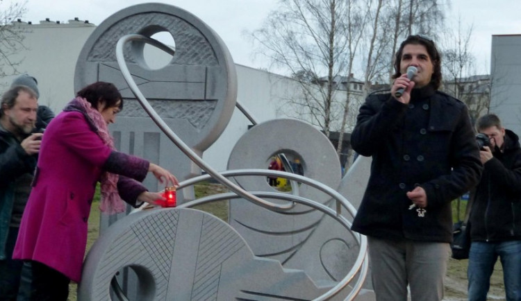 Odhalení sochy Klíče v roce 2015