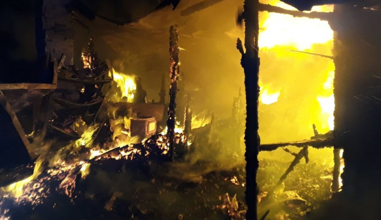 V Jihlavě dnes ráno hořela chata. Během tohoto víkendu jde o třetí podobný požár na Vysočině