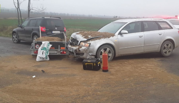 Po osmé hodině ráno se srazila dvě osobní auta. Naštěstí se nikdo nezranil