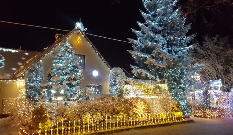 Nejosvětlenější dům Čech se navzdory opatřením rozsvítí i letos