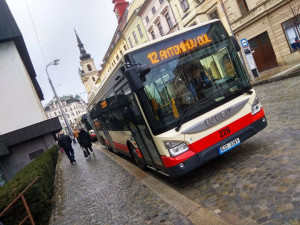 Dobrá zpráva pro cestující. Spojů MHD v Jihlavě zase pojede víc, už od pondělí