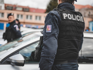 Zákaz řízení? Nezájem, mladý řidič se snažil utéct policejní hlídce