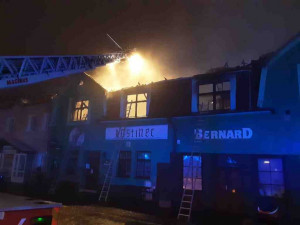 Noční požár restaurace v Novém Veselí za sebou zanechal škodu 2,5 milionu korun