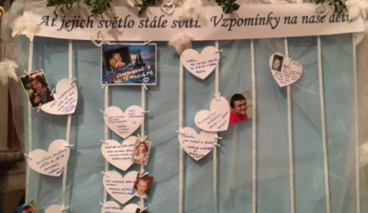 Na zemřelé děti se v Jihlavě ani letos nezapomene. Každý může v kostele zapálit svíčku