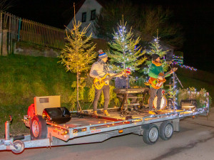 Třeští projel koncertní adventní povoz. Dojatí lidé vybíhali z domů v teplákách, říká Matouš z kapely SpazierGang