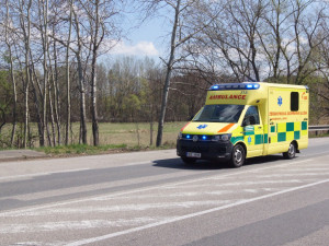 Chodkyně nepřežila střet s osobním autem. Průběh nehody zjišťují policisté