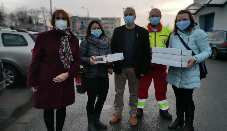 Byli jste maximálně profesionální, máte náš obdiv, děkují záchranným složkám rodiče dětí z havarovaného autobusu