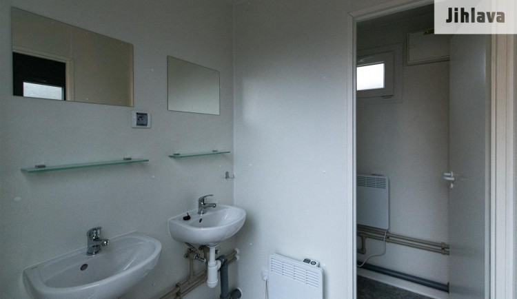 Jihlavští bezdomovci mohou nově využívat kontejner se základním hygienickým zázemím