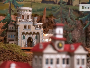 Vánoce v jihlavském kostele. Na Štědrý den se lidem ukáže ručně vyřezávaný betlém