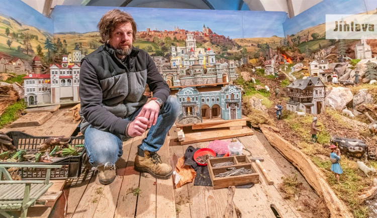 Vánoce v jihlavském kostele. Na Štědrý den se lidem ukáže ručně vyřezávaný betlém