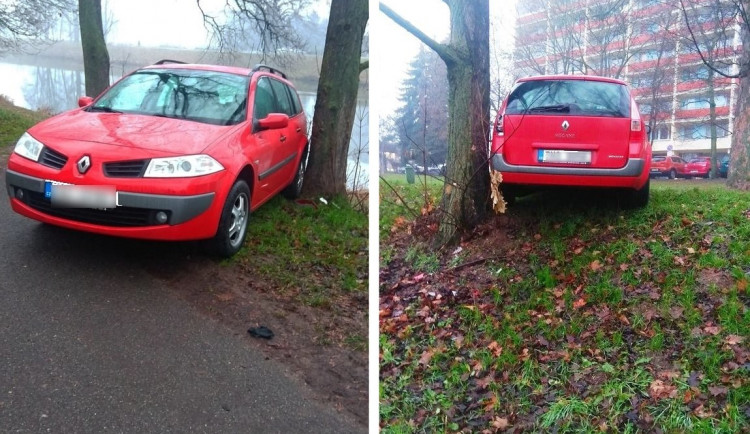 Nezabržděné auto na Smetanově nábřeží skončilo málem v řece
