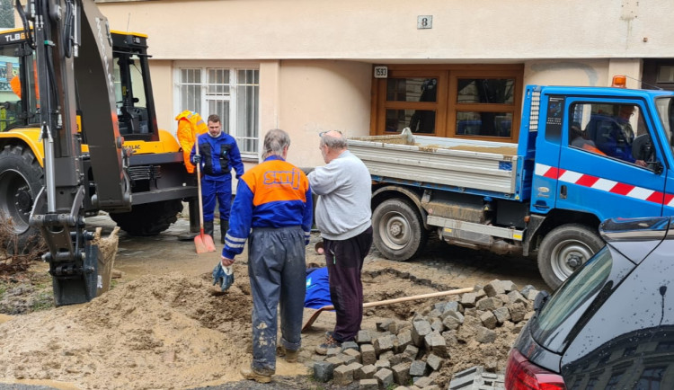 Zhruba 50 lidí je v jihlavské Bezručově ulici bez vody. Odstávka potrvá do 14 hodin