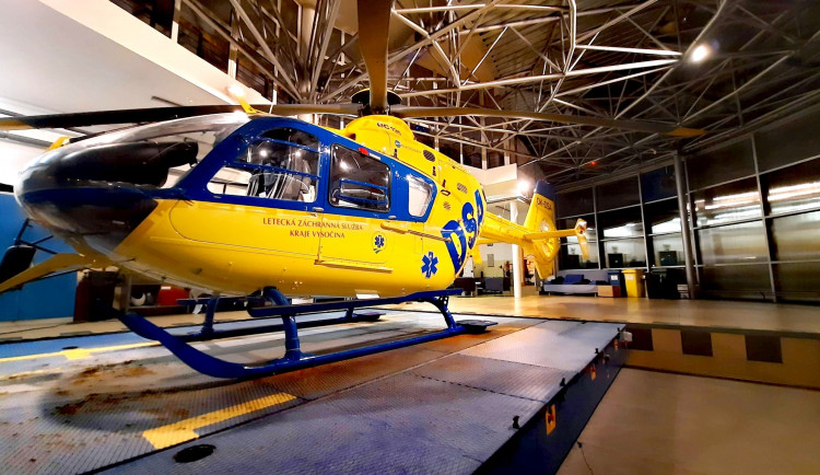 Letecká záchranka má na Vysočině nového provozovatele i typ vrtulníku. Kvůli počasí zatím nevzlétl