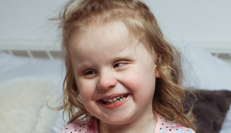 Tinka (4) z Jihlavy trpí mozkovou slepotou. Diagnóze jsme nemohli uvěřit, říkají rodiče