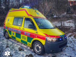 U Havlíčkova Brodu srazilo nákladní auto chodce, je těžce zraněný. Na místo letěl vrtulník