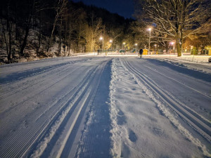 Počasí přeje, stopa je připravena. Ode dneška se na louce u Heulosu začalo lyžovat