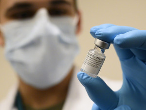 Kraj převzal dalších 4680 dávek očkování. První vakcínu dostanou senioři v pátek