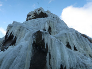FOTO: Ve Víru vznikl umělý ledopád, ode dneška je přístupný. Kvůli covidu omezeně