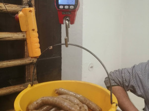 Během domácí zabijačky vznikla rekordně dlouhá jitrnice. Měřila skoro 12 metrů