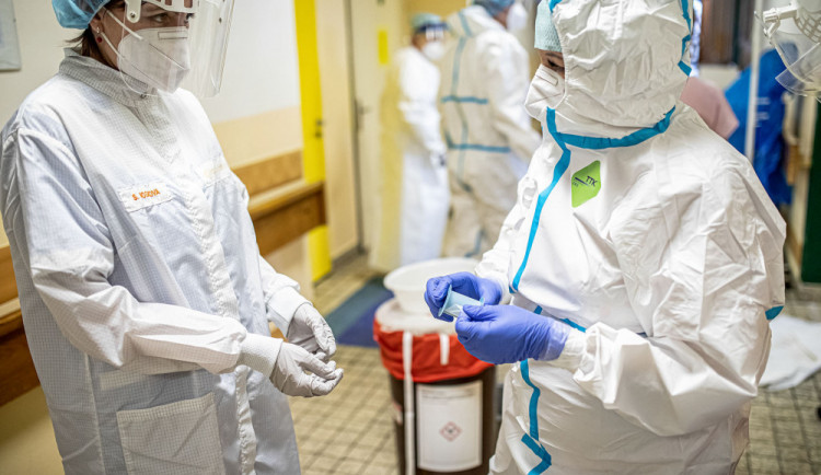 size4-16117784001644-103-cisla-znovu-zacinaji-rust-vlada-misto-rozvolneni-projedna-dalsi-zprisneni-opatreni