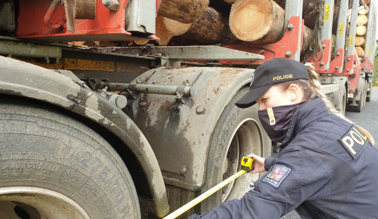 Za přetížená vozidla padají na Vysočině vysoké pokuty. Vloni proběhlo 1225 kontrol, někteří řidiči odmítli spolupracovat