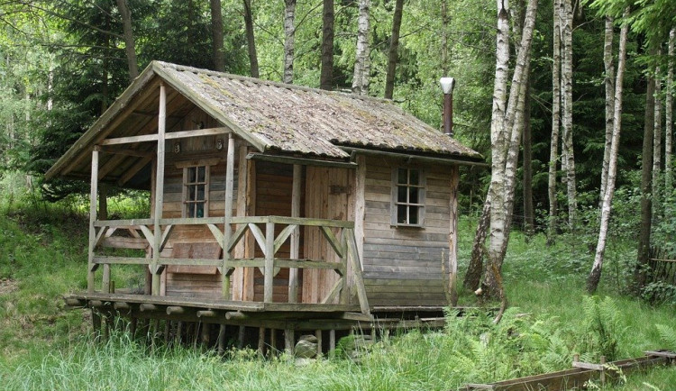 Zahrádkářskou kolonii v Častolovicích navštívil zloděj, sebral televizi, alkohol nebo dózy na koření