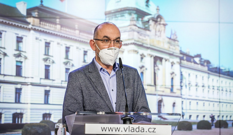 Blatný má do 14 dnů skončit na postu ministra. Nahradit ho má Babiš nebo Prymula