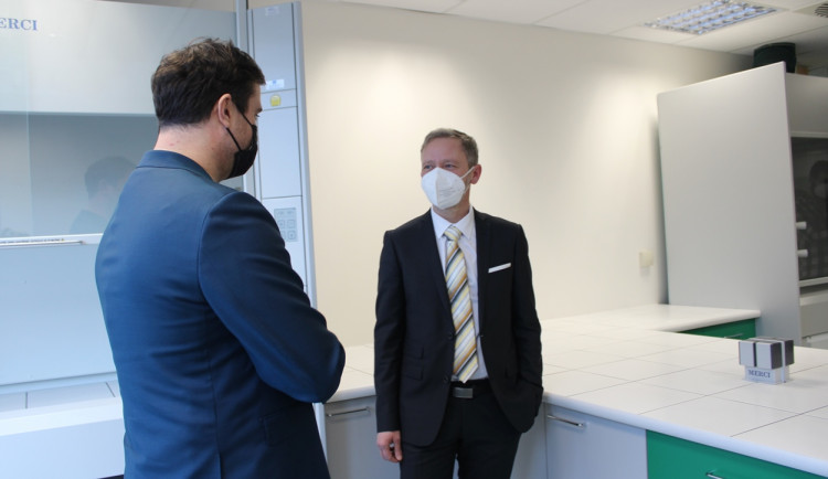 (Zleva) majitel objektu Jakub Klobása s hejtmanem Vysočiny Vítězslavem Schrekem