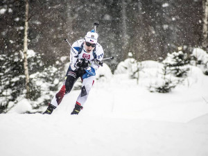Covide nezlob mě – mladý biatlonista trefil do černého novou deskovou hrou