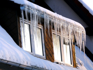 POČASÍ NA ČTVRTEK: Místy pozor na sněhové jazyky. Přes den bude až minus 9°C